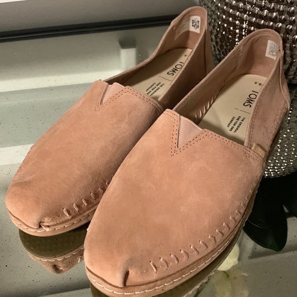 Tom’s size 8.5 pink flats super comfy